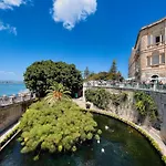 Casa Mariolina, Brand New Refurbished 2 Bed Apartment In The Historical Center