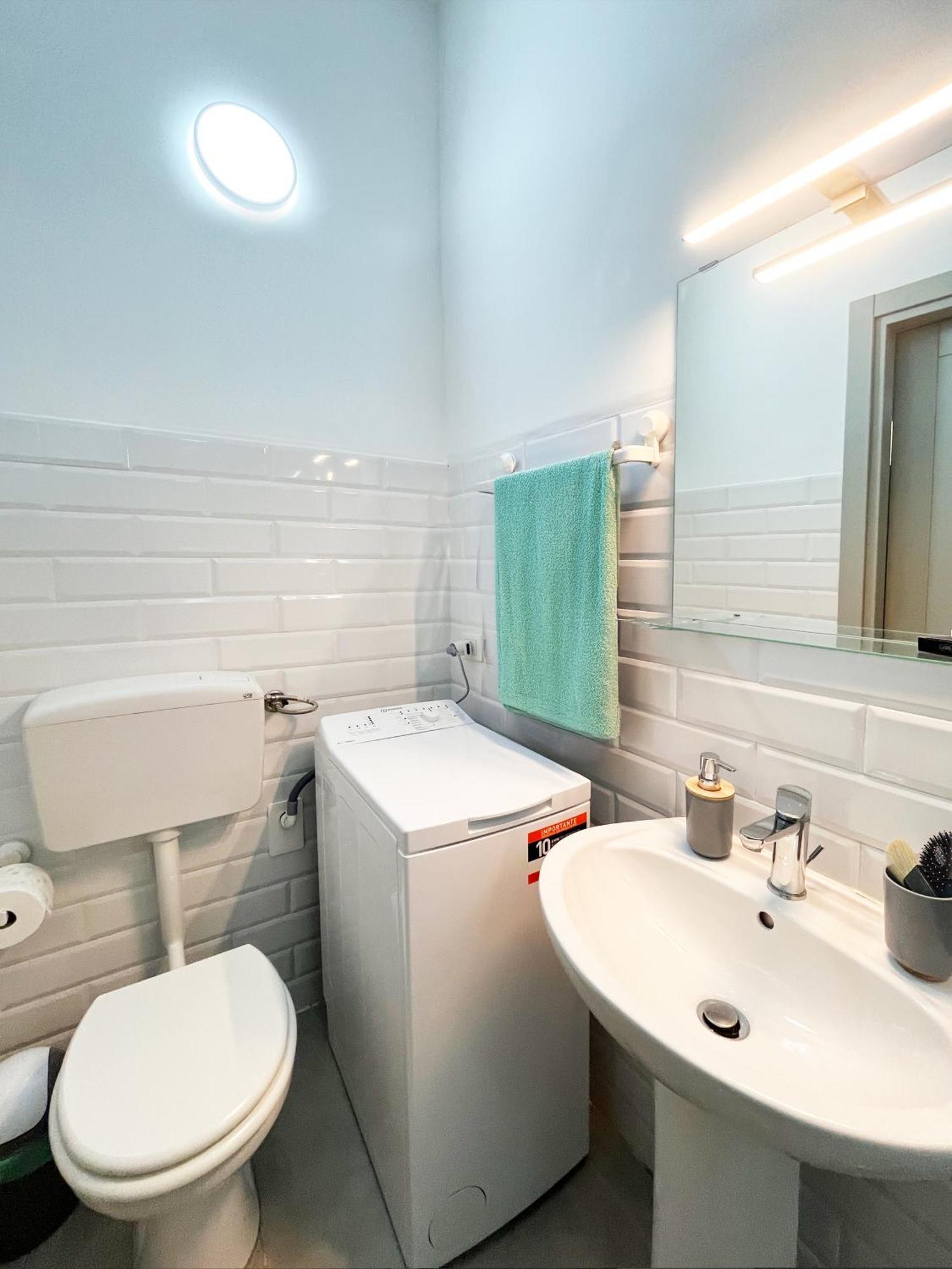 Apartment Casa Mariolina, Brand New Refurbished 2 Bed In The Historical Center *